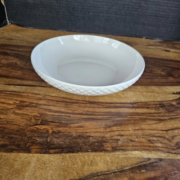 La Rochelle 9" Pasta or Salad Bowl White Lattice Or Basket Weave Porcelain EUC - Picture 3 of 9